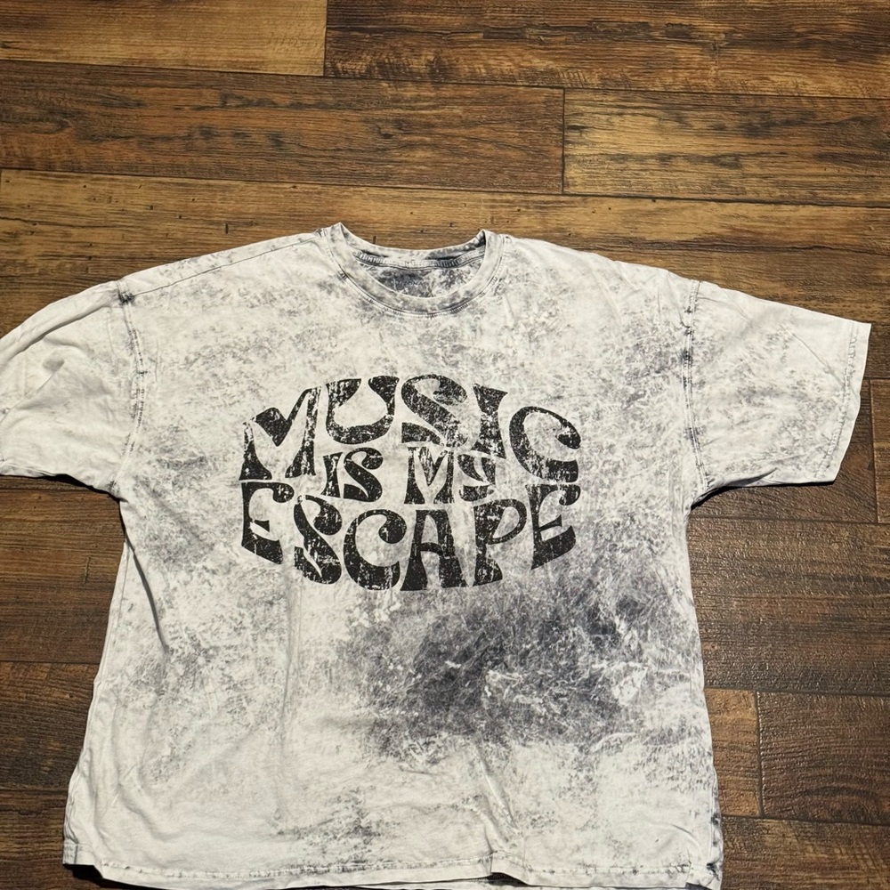 Arizona Jean Company Black and White Graphic Tee